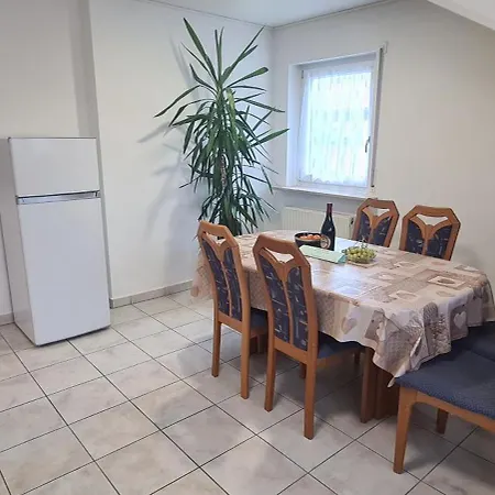 아파트 Gemuetliche 120 Qm Mit Balkon