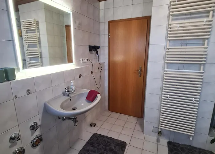 Gemuetliche 120 Qm Mit Balkon * Adelsdorf