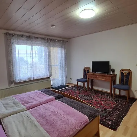 Gemuetliche 120 Qm Mit Balkon Adelsdorf
