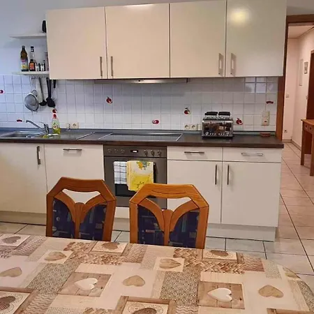Gemuetliche 120 Qm Mit Balkon Lejlighed Adelsdorf