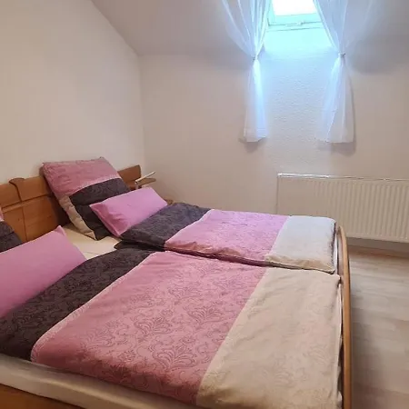 Apartment Gemuetliche 120 Qm Mit Balkon Adelsdorf