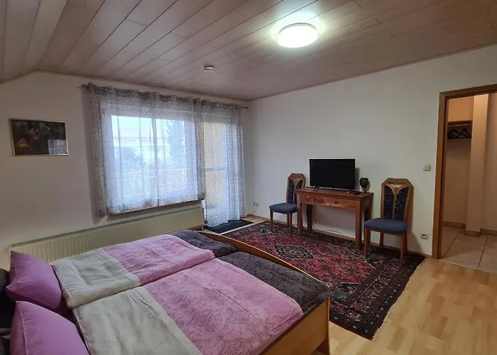 Gemuetliche 120 Qm Mit Balkon Adelsdorf
